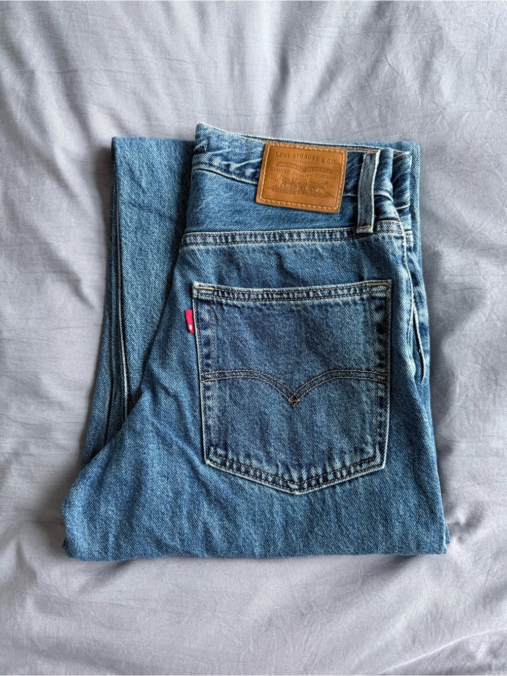 Levi’s Baggy Dad Women’s Jeans Size 24x30 - Medium Wash Denim Wide Leg NWOT